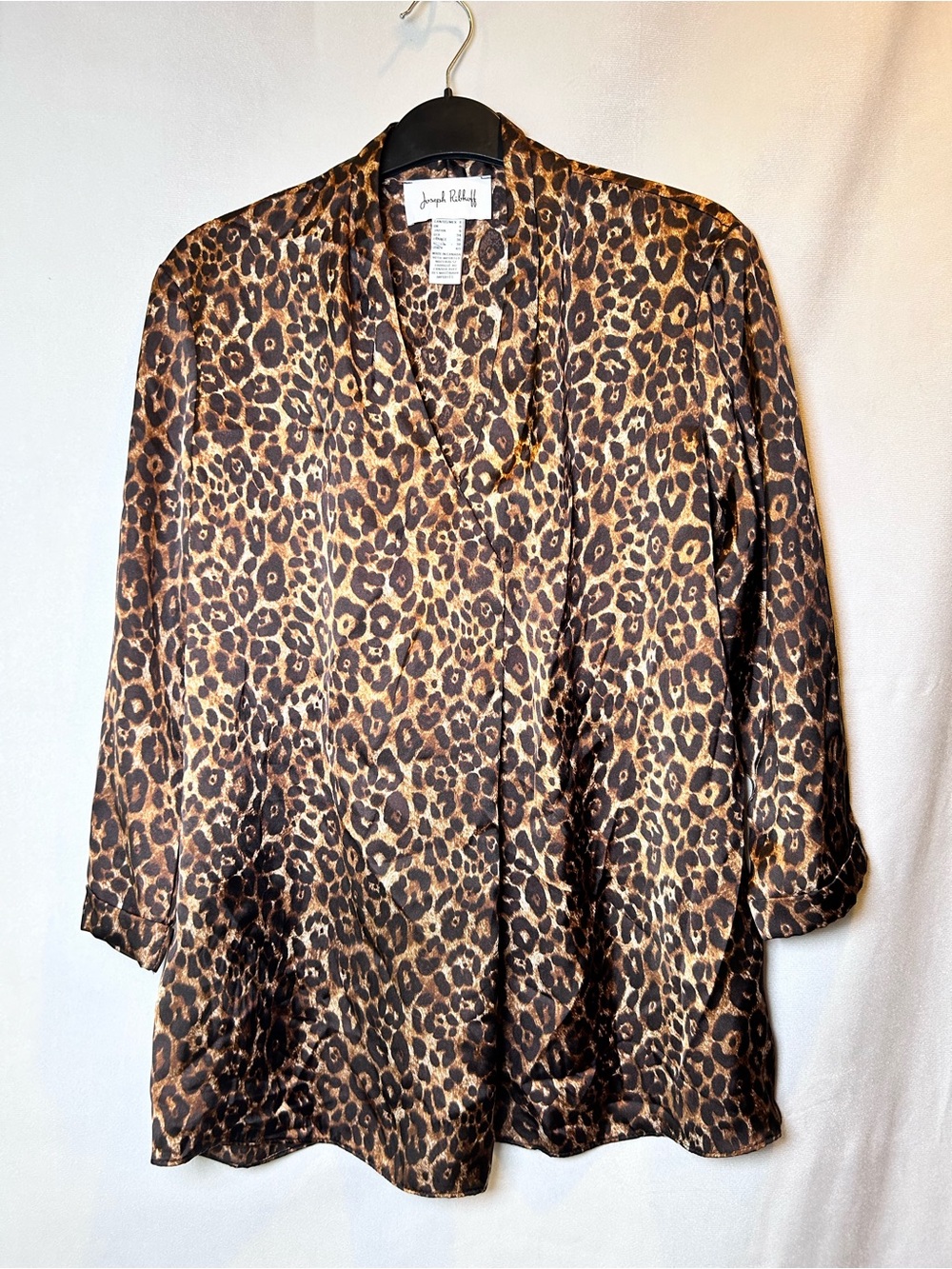 Joseph Ribkoff Leopard Print 3/4 Sleeve Pop-Over V-Neck Blouse. Size 6